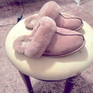 Ugg pink indoor/outdoor